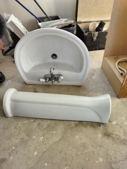 Pedestal Sink With Faucets Thumbnail