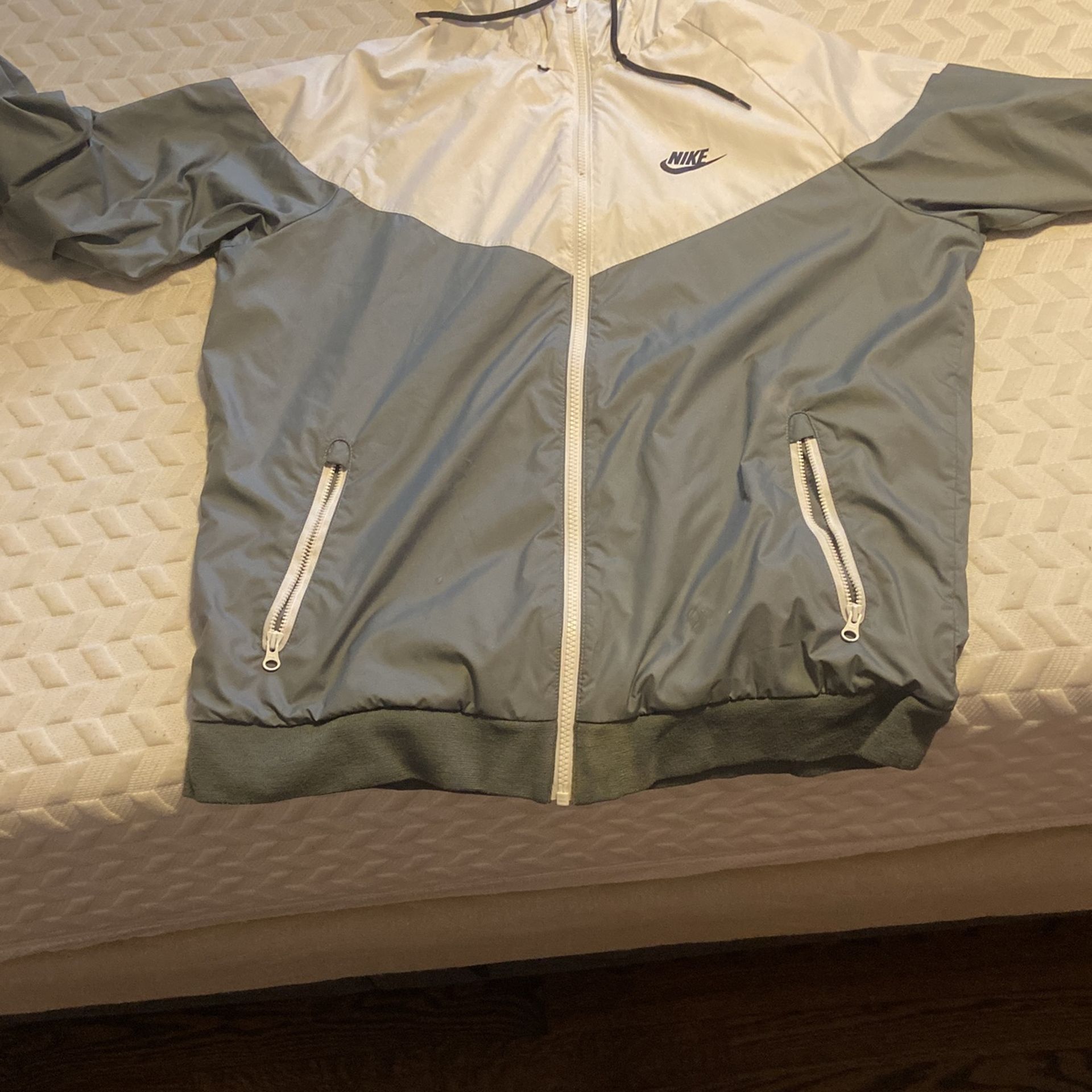 Medium Nike Windbreaker