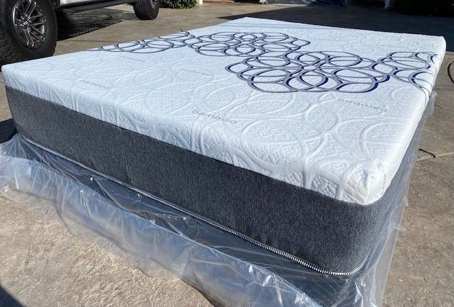Queen Bamboo Cool Gel Memory Foam!!