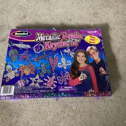 Brand New RoseArt Metallic Beadie Over 900 Beads