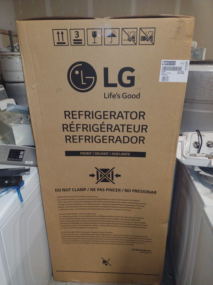 Brand new LG stainless fridge, delivery available!!!