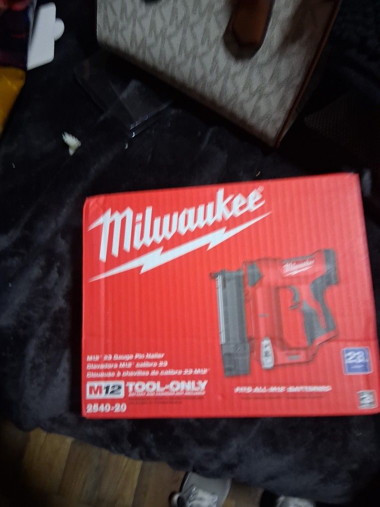 Pin Nailer Milwaukee
