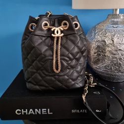 Diamond-patterned bag
