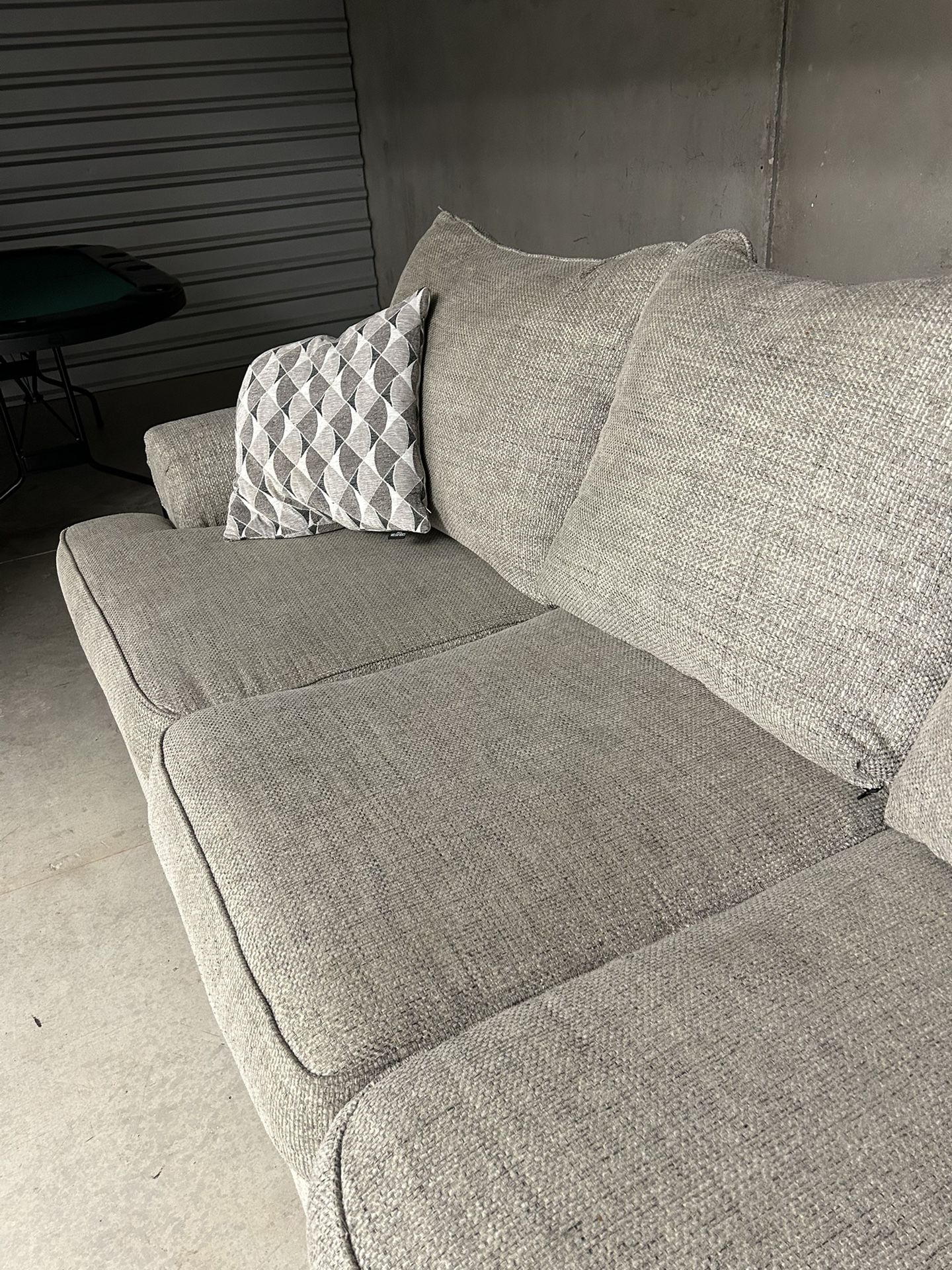 Like New Gray 3Seater Sofa Couch ( Offer Delivery ) for Sale in San