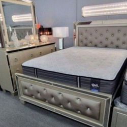 ✅️ 4 pc Bedroom Set in Silver Finish Wood w/Faux Leather Headboard✅️(Mattress not included)