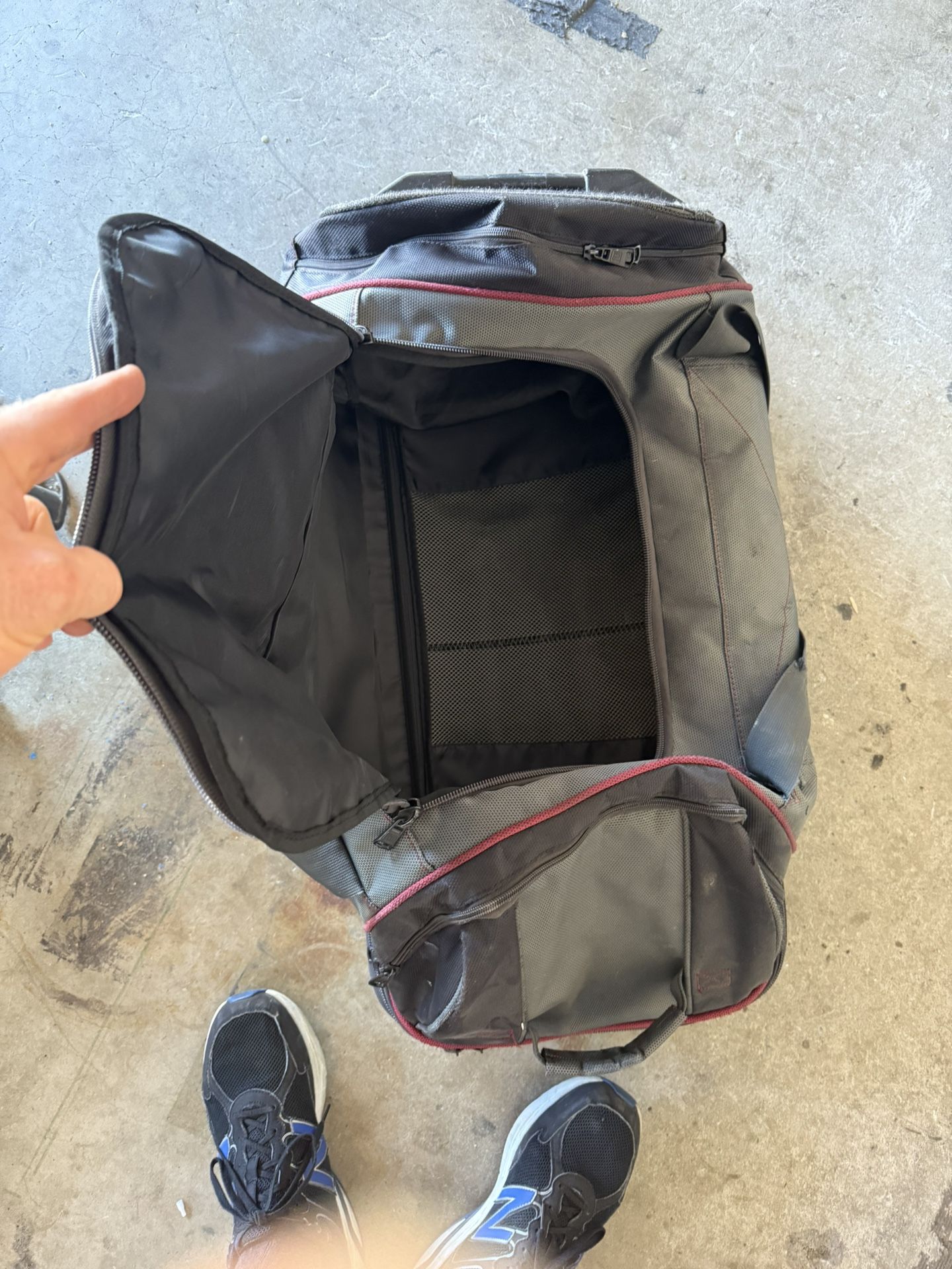 Ful workhorse rolling duffle bag