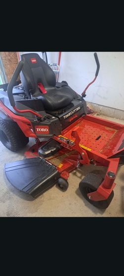 2025 Toro riding lawn mower only used a few times asking $5,500 or best offer was paid brand new over 6,000 plus tax
