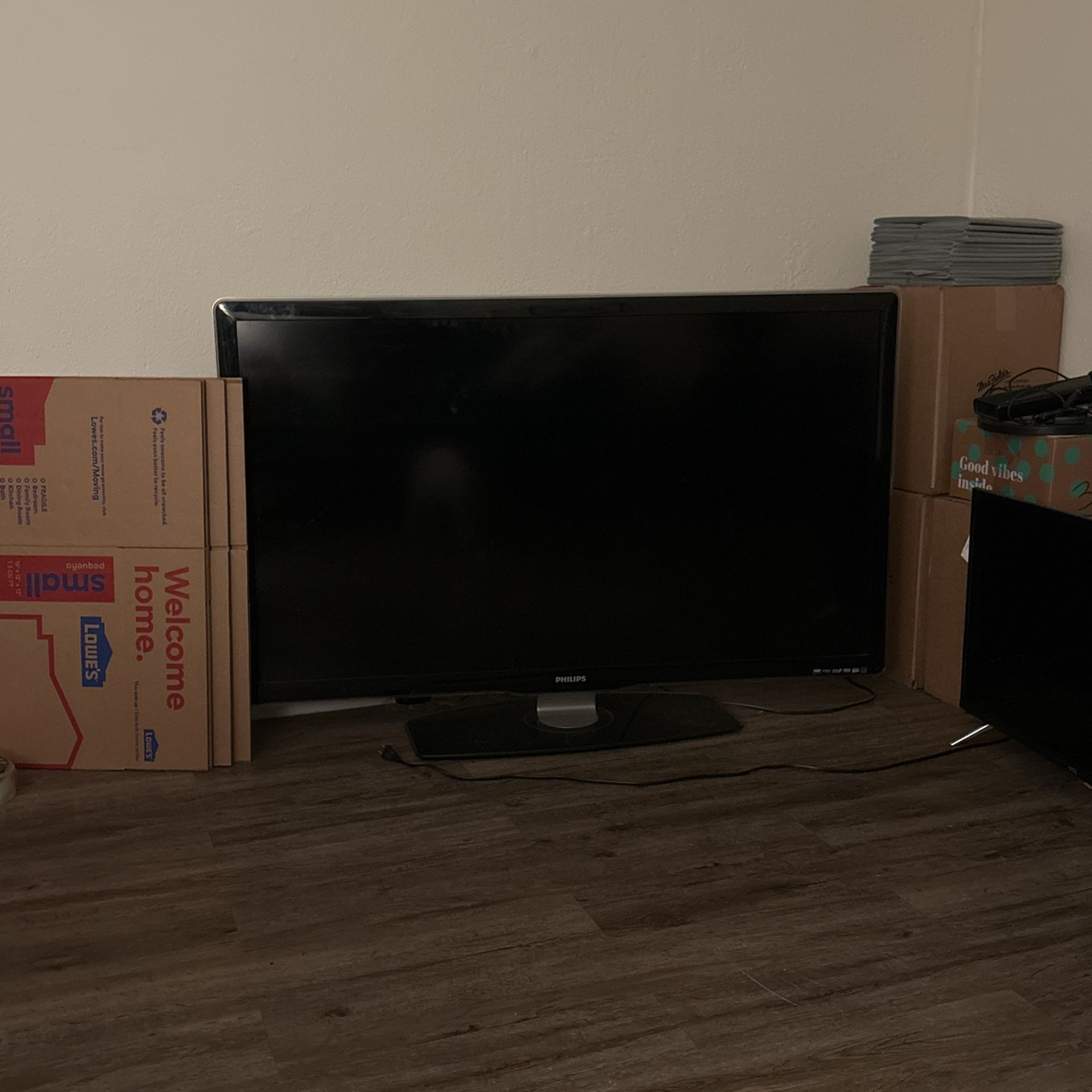 Flat Screen TV w/ Roku
