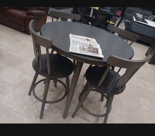 *Ad Special!!!* Quaint Sorrento Dining Table Sets W/4 Swivel Chairs Now $499!!! Delivery And Financing👍