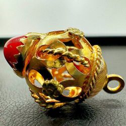 18k yellow solid gold pendant/charm with embedded red stone