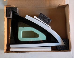 Tesla Model 3 Rear Right Quarter Glass Carbon Black OEM 1514979-01-D