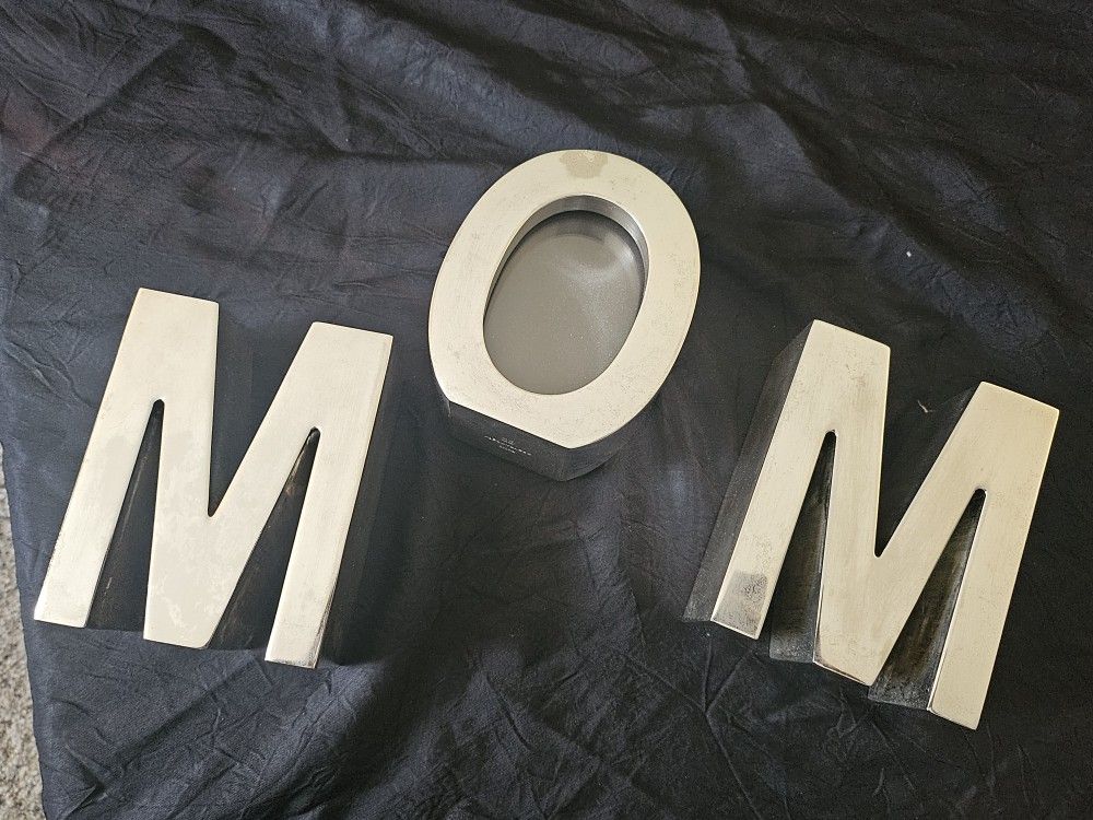 Mom Pitcher Frame