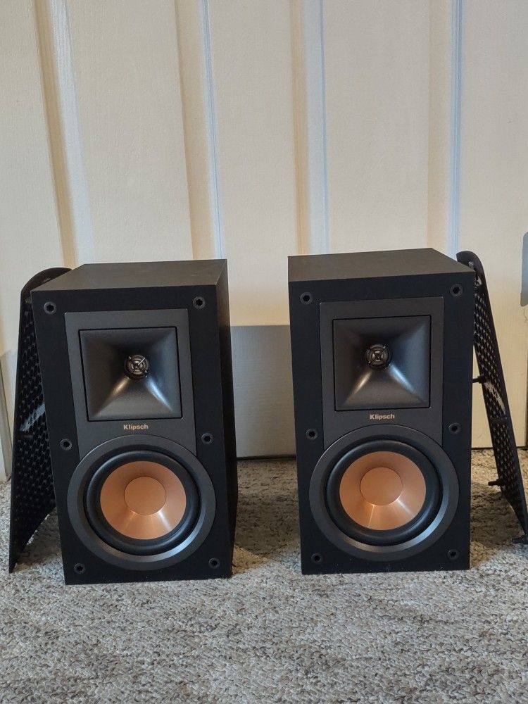 Klipsch R15M Bookshelf Speakers 