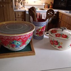 The Pioneer Woman kitchenware