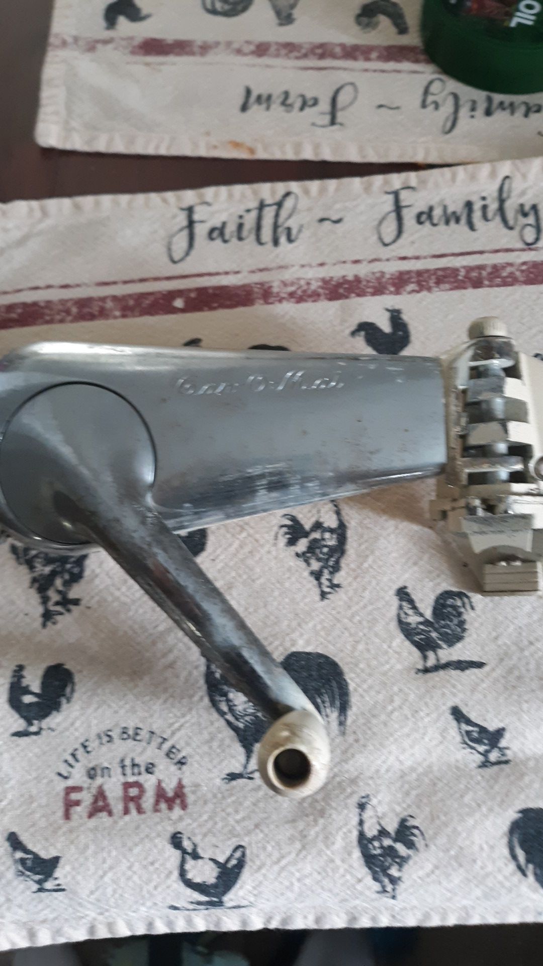 Antique can opener can o mat