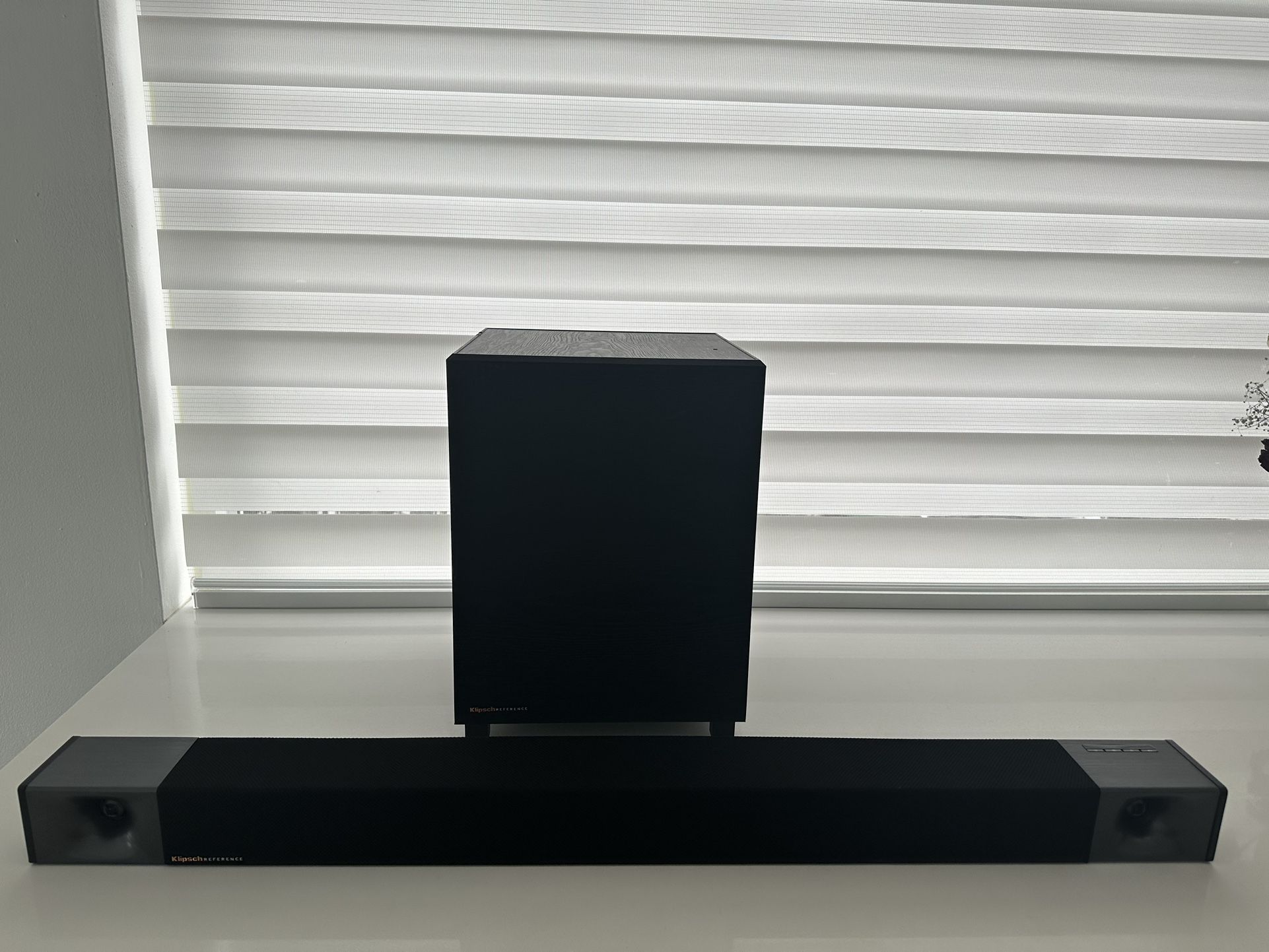 Klipsch Cinema 400 2.1ch Sound Bar and Wireless Subwoofer
