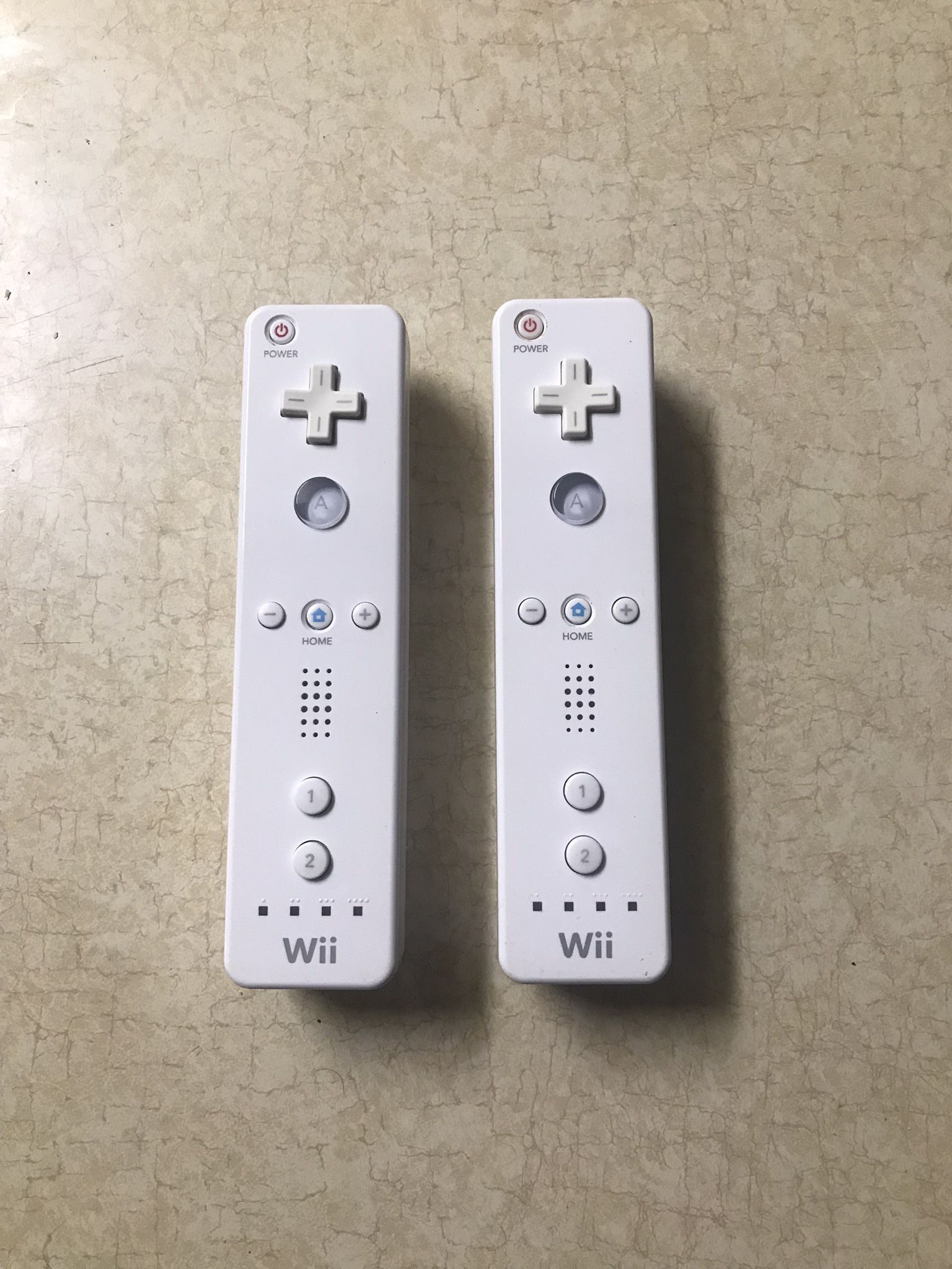 2 ORIGINAL NINTENDO WII REMOTES CONTROLLERS
