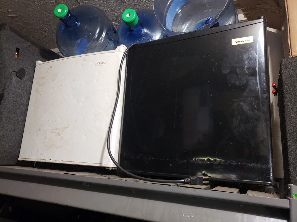 sanyo fridge mini white magic chef black both work great
