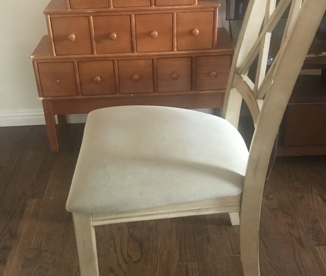 Dining chair (s) Ashley Furniture 4 total 