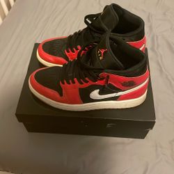 Jordan 1 Mid
