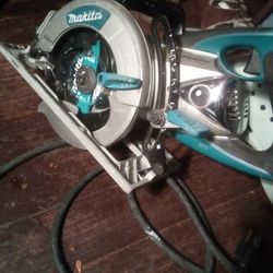 Makita Circular Saw 7  1/4