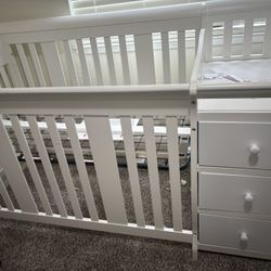 White Crib With Changing Table