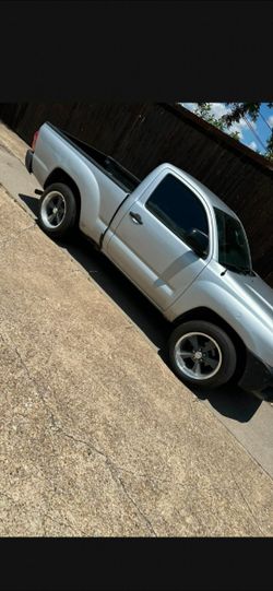 TACOMA 4 CYL ON 18S RIMS TIRES 
