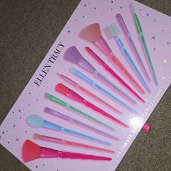 Ellen Tracy Makeup Brush Set