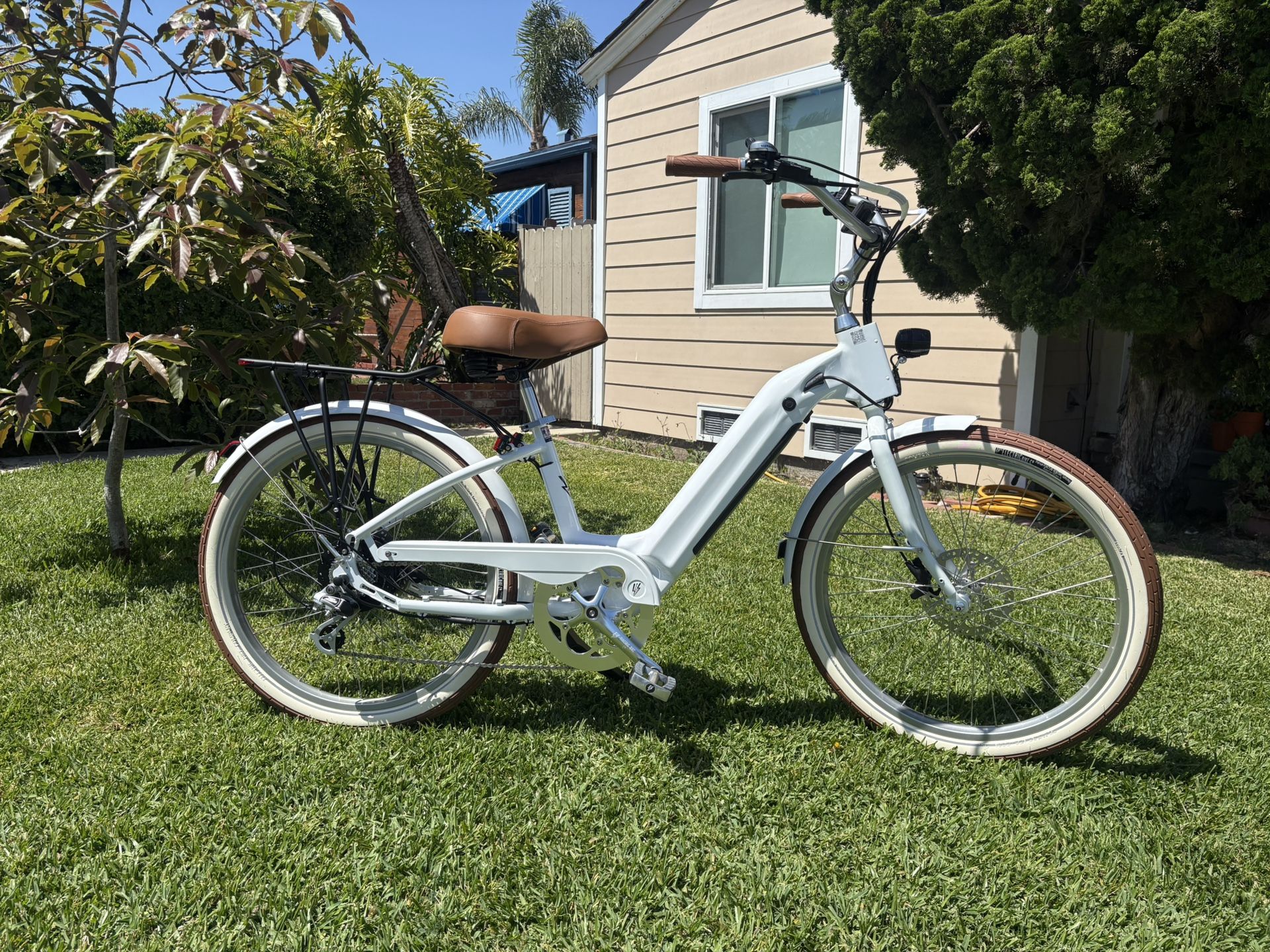 New White Model R EBC Bike