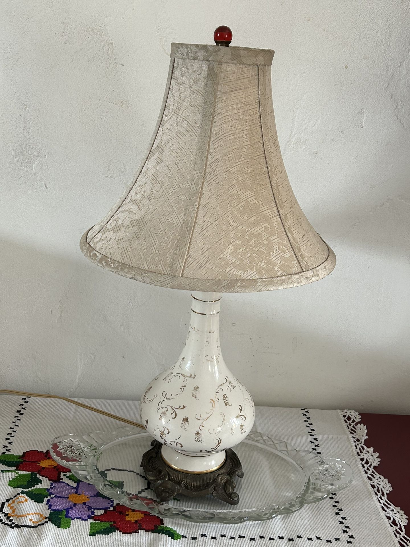 BEAUTIFUL ANTIQUE LAMP