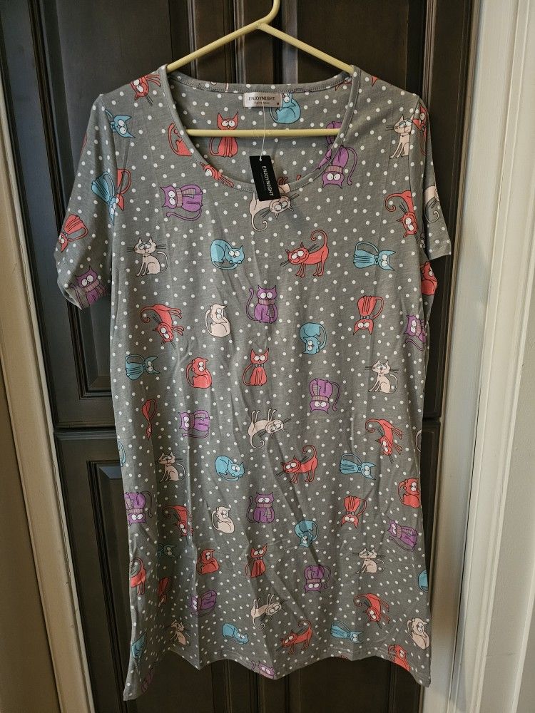 Nightgown 