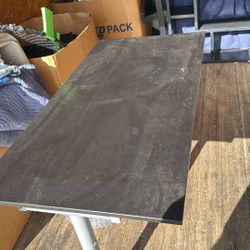 Table / Desk 