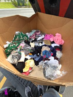 About 500pcs Assorted Clothing Pallet