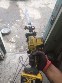 DeWalt  atomic sawsall 20v