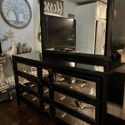 9 Drawer Dresser And Mirror 