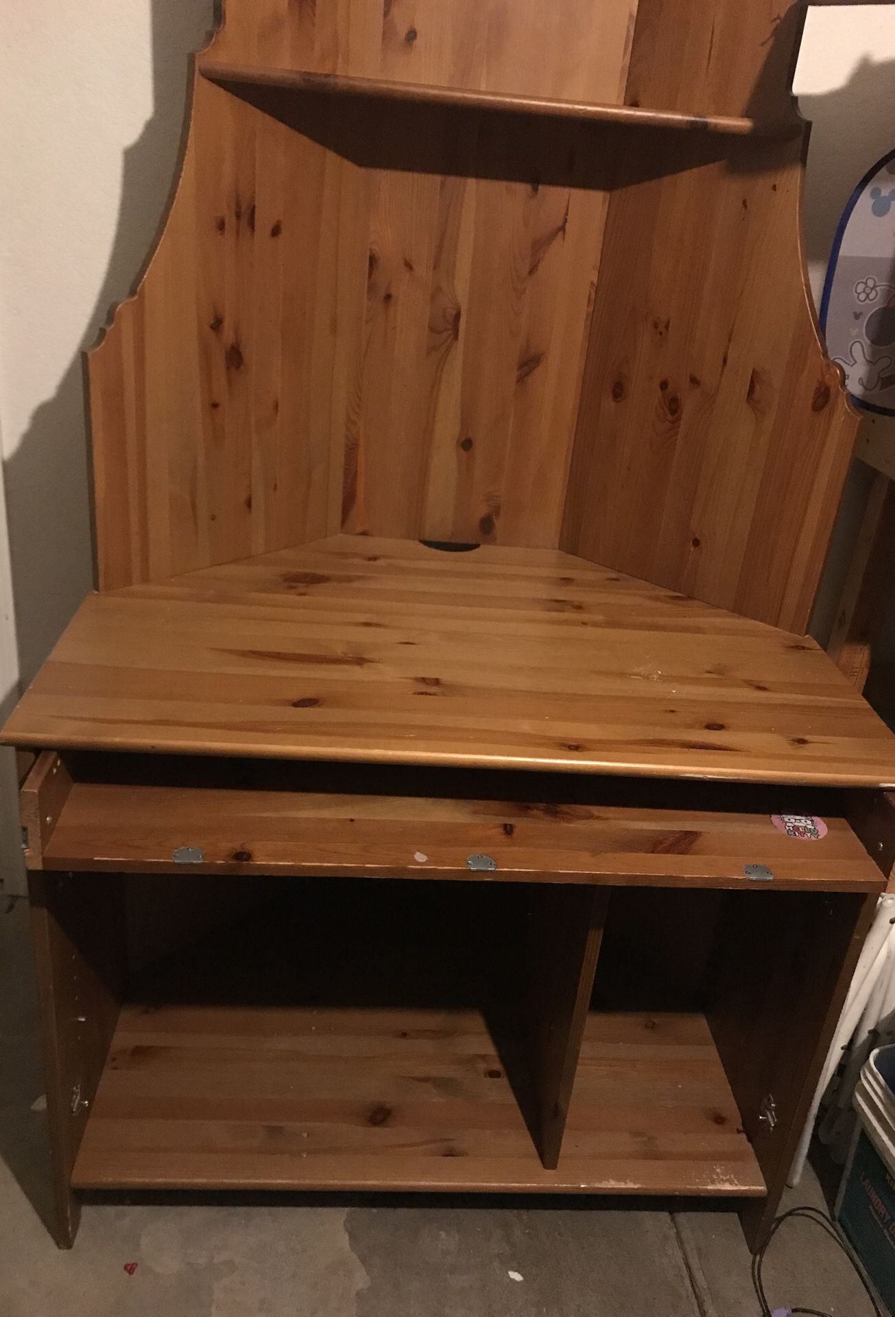 Desk/Table/Hutch