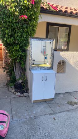 Beautiful set wall  mirror white console cabinet great style clean size Console W24.5” D12” mirror  H33.5”  W27.5”