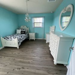 Disney Princess  Girls Twin Bedroom Set