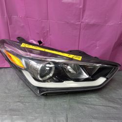 2017-18 Hyundai Santa Fe Right Headlight 