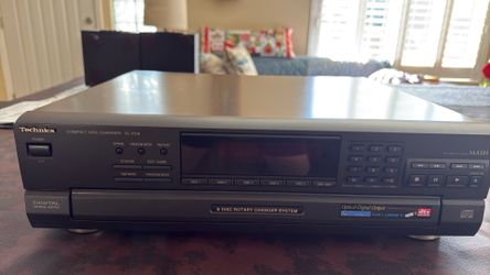 Compact Disk Changer, 5 disc capacity