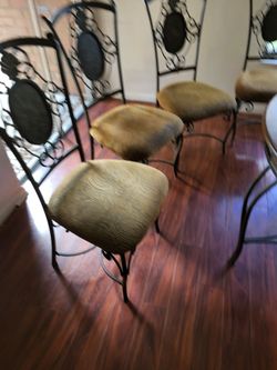 Table And Chairs 