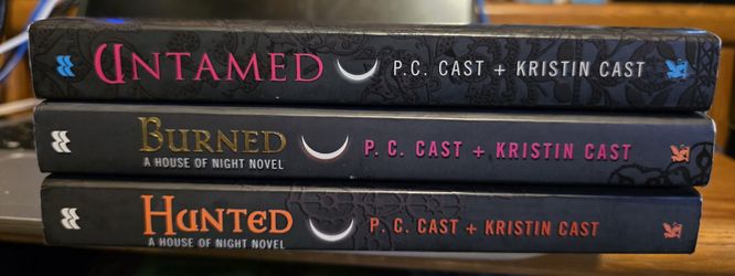 A HOUSE OF NIGHT NOVEL LOT OF 3 PB VGC