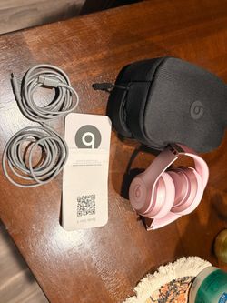 Beats Solo 4 Wireless Headphones Pink