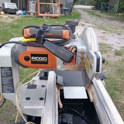 Ridgid tile saw vendo serrucho para tile  del aqua buenas condiciones la puede calar sin compromiso está muy bien