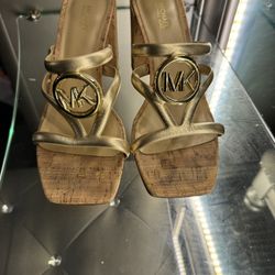Michael Kors Sandals In Pale Gold Color Size 8