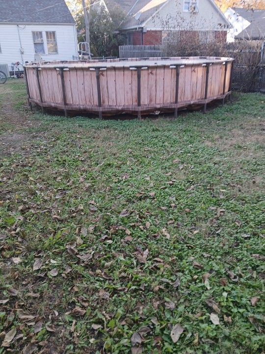 Coleman Swimming Pool 22' In Diameter. And 52 Inches Deep