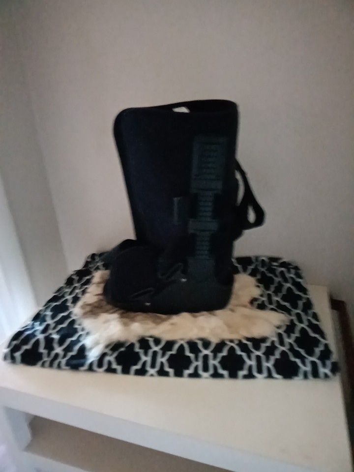 Orthopedic Walking Boot Large With Air Pump
