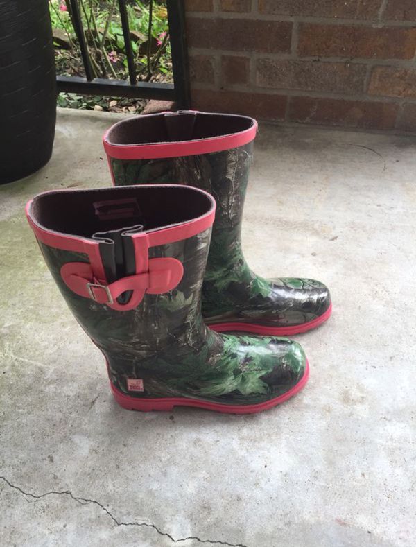Rain boots for Sale in Houston, TX - OfferUp