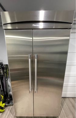 Thermador 42 inch Built-In Refrigerator