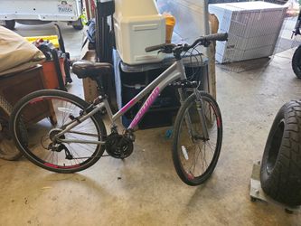 Schwinn Women's Trailway  700c/28" Hybrid Bike